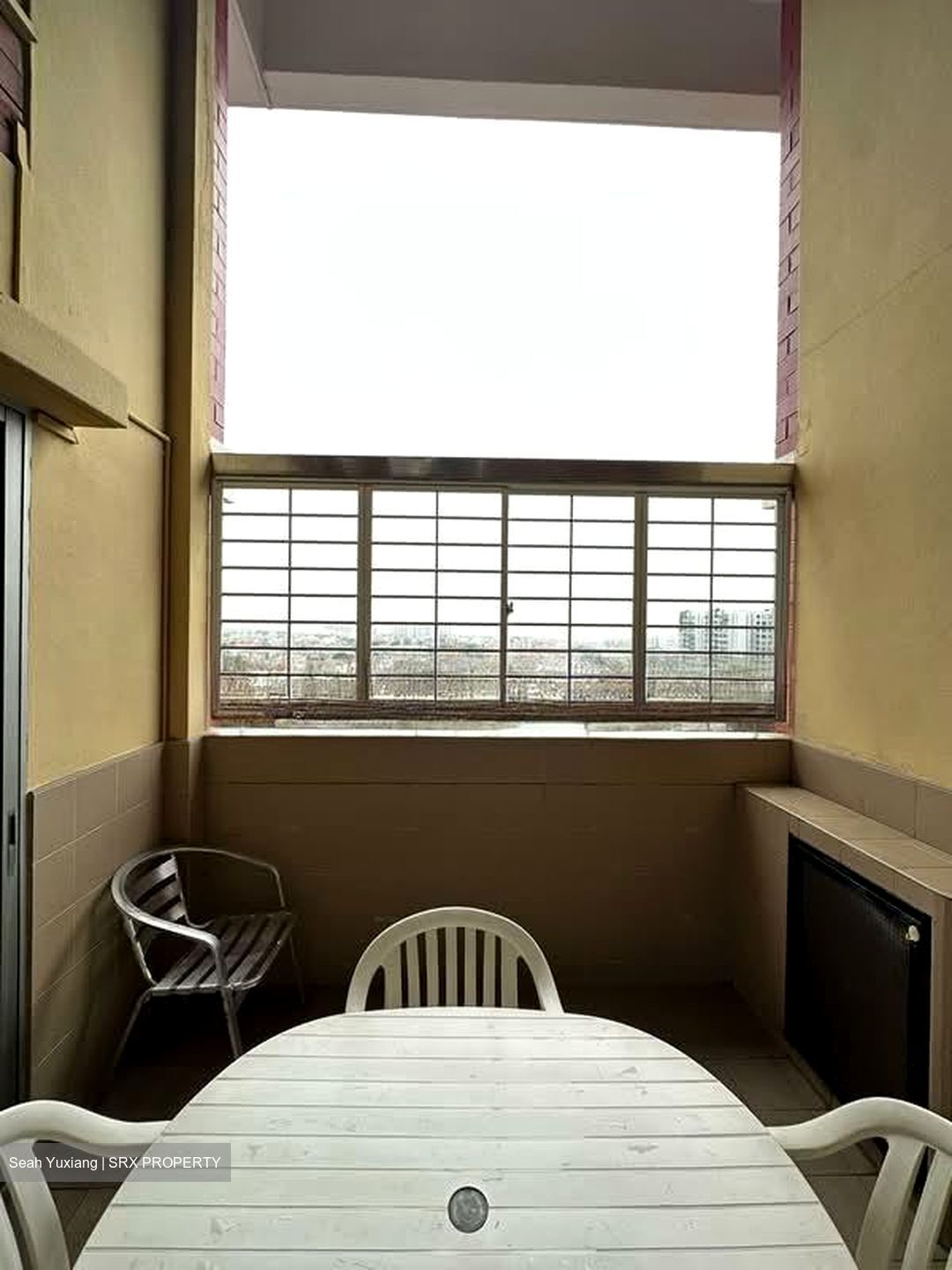 Blk 221 Kovan Green (Hougang), HDB Executive #588314691